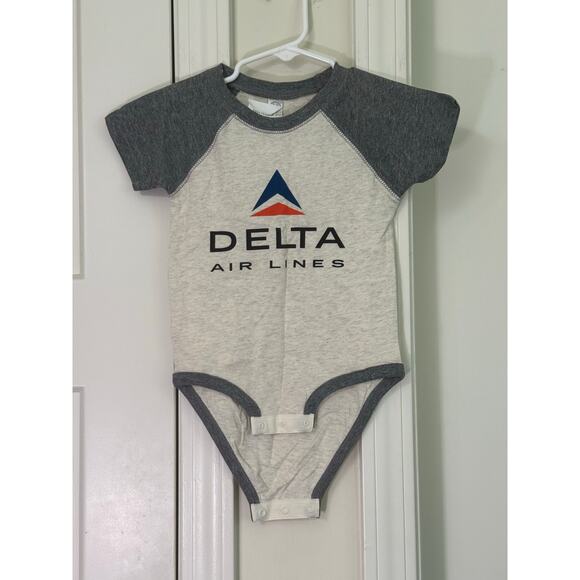 Delta Airlines Baby Onesie - 12 Months - Short Sleeve - Picture 1 of 2
